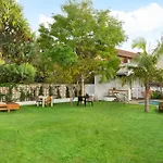 Neighbourgood Hill Suites