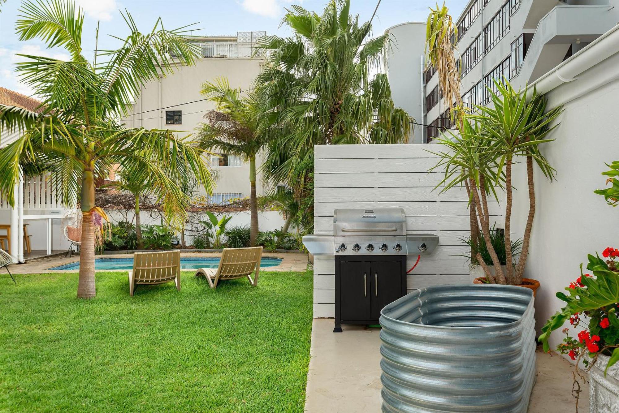 Neighbourgood Hill Hotel *